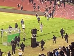 Persib Bandung Vs Persija Dicederai Ricuh Oknum Suporter