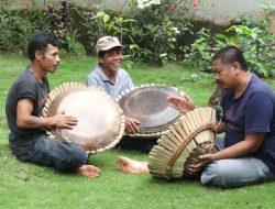 Seni Terebang Gebes Improvisasi Seni Islam dari Seni Sunda Terebang Sered karya Syekh H Abdul Muhyi