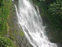 Curug Tujuh Cibolang Ciamis Utara Airnya Jernih Sejuk dan Menyegarkan