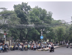 Jalanan Bandung Rasa Eropa, Hati-hati Lewat Jalan Elang, Mobil-Motor Jalan di Lajur Kanan
