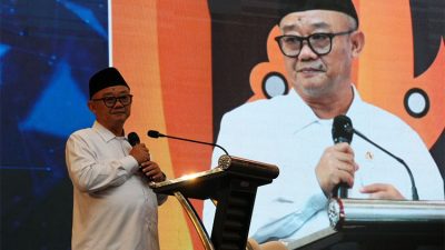 Mendikdasmen, Abdul Mu’ti saat memberikan sambutannya dalam acara diskusi “Arah Kebijakan Penjaminan dan Peningkatan Mutu Pendidikan” di Bandung, Senin (23/12/2024) - (Sumber: Asep G.P.)