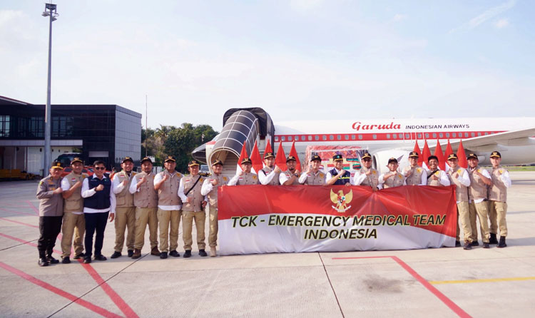 Tim medis Indonesia yang dikirim ke Vanuatu untuk membantu masyarakat di sana yang terkena dampak gempa bumi - (Sumber: Biro Komunikasi dan Pelayanan Publik, Kemenkes RI)