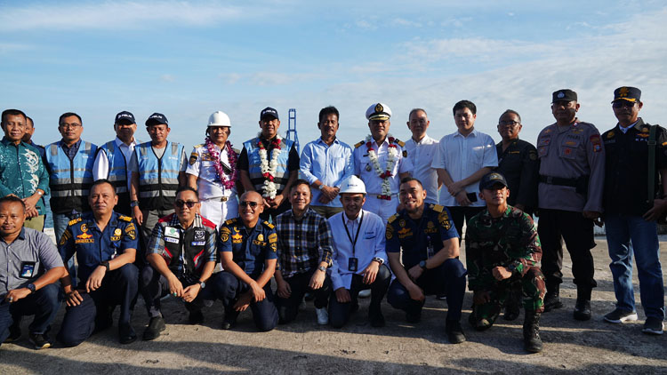 Foto bersama Kepala BP Batam bersama Nakhoda KM Kelud, Jajaran Management PT Pelni dan Stackholder
