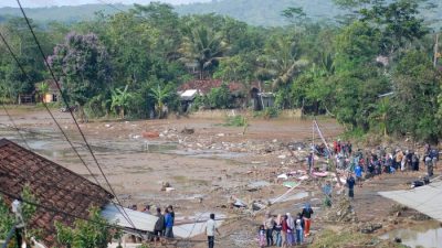 10 Jembatan Akibat Banjir Bandang Sukabumi Putus, BNPB Bangun Jembatan Darurat 
