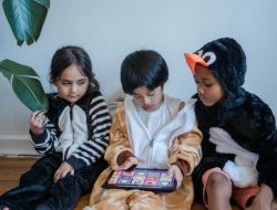 Menkomdigi: Pengaruh Buruk Dunia Digital Ternyata Telah Membuat Kemampuan Belajar Anak di Dunia Menurun