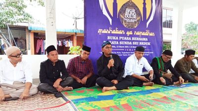 Selaku panitia dan sesepuh Sunda Sei Beduk, kang Muhlis saat menyampaikan sambutan di acara buka puasa bersama Baraya Sunda SEI Beduk Batam - (Sumber: Andri Yan)
