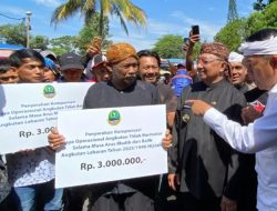 Gubernur Jabar Serahkan Kompensasi 3 Juta untuk 575 Kusir Delman dan 4 Becak di Jalur Mudik Garut