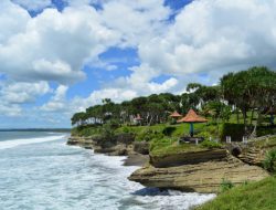 Sambut Wisatawan Libur Lebaran, Pantai Batuhiu Pangandaran Dipercantik