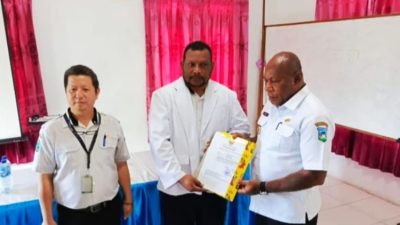 Dr. Albert S. Kapitarauw, SpB. FINACS Dilantik Jadi Plt. Direktur RSUD Dr. A.H. Torey Teluk Wondama Papua Barat