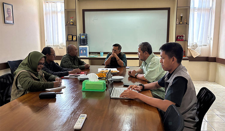 Suasana audiensi yang berlangsung hangat di Ruang Rapat Badan Penanggulangan Daerah (BPBD) Provinsi Jawa Barat - (Sumber: AZM)