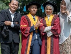 Supir Ojol Nganteur Dua Budakna Diwisuda di Unpad