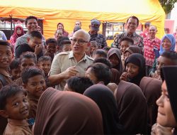 Kemendikdasmen Berikan Bantuan untuk Sekolah yang Terkena Dampak Banjir Bandang di Kabupaten Donggala, Sulawesi Tengah
