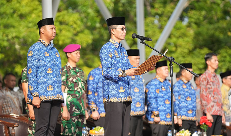 Kepala BP Batam/Wali Kota Batam Amsakar Achmad, memimpin upacara peringatan Hari Koperasi Nasional ke-78 -(Sumber: Andri Yan/Humas BP Batam)
