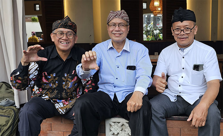 Tokoh Sunda yang hadir dalam acara "Milangkala Kahiji MMS" yang berlangsung di Restoran "Bumi Aki" Kota Bandung pada Minggu (13/07/2025) - (Sumber: AZM)