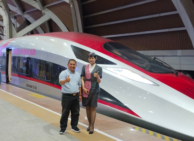 Kereta cepat whoosh