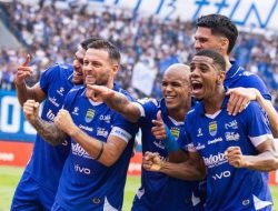 Febri Haryadi Melengkapi Kemenangan Persib Bandung Atas Semen Padang