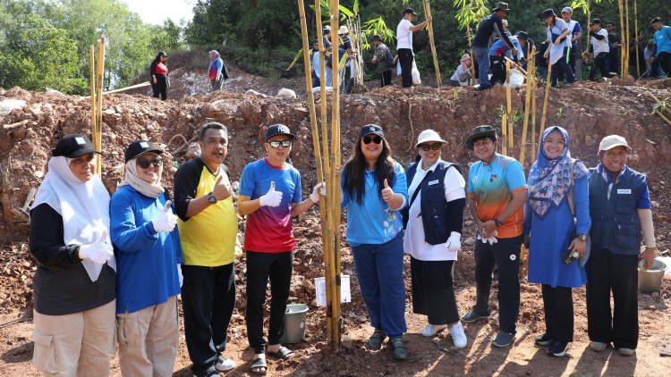 penanaman bambu