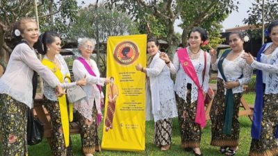 Makna dan Filosofi Kebaya dan Sanggul Pakaian Tradisional Sunda