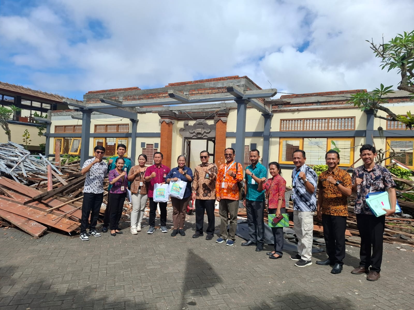 Dirjen PAUD Dasmen Gogot Suharwoto, Saat Mengunjungi Sekolah Terdampak Banjir di Bali