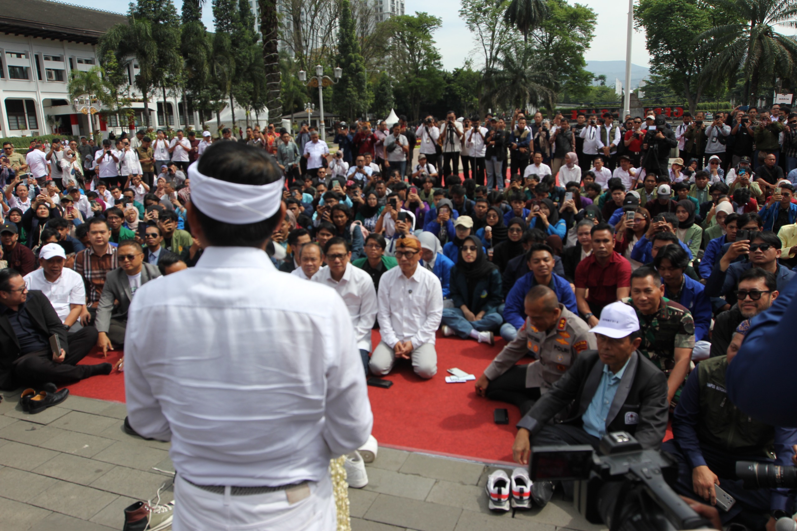 forum dialog terbuka mahasiswa jawa barat