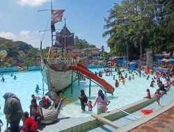 Cuaca Bandung Sedang Gerah, Berenang ke Karang Setra Aja