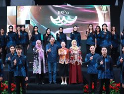 Momen Hari Batik, Amsakar Bersama Li Claudia Membuka Expo Batam Batik Fashion Week Tahun 2025