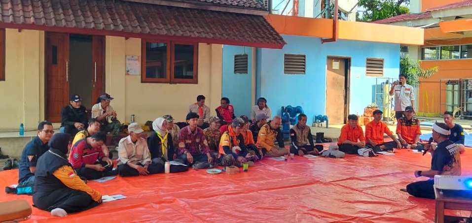 Suasana Rapat Koordinasi (Rakor) di Plaza Gedung BPBD Provinsi Jawa Barat. (Sumber: Forum Pos Gabungan Siaga Bencana Jawa Barat)