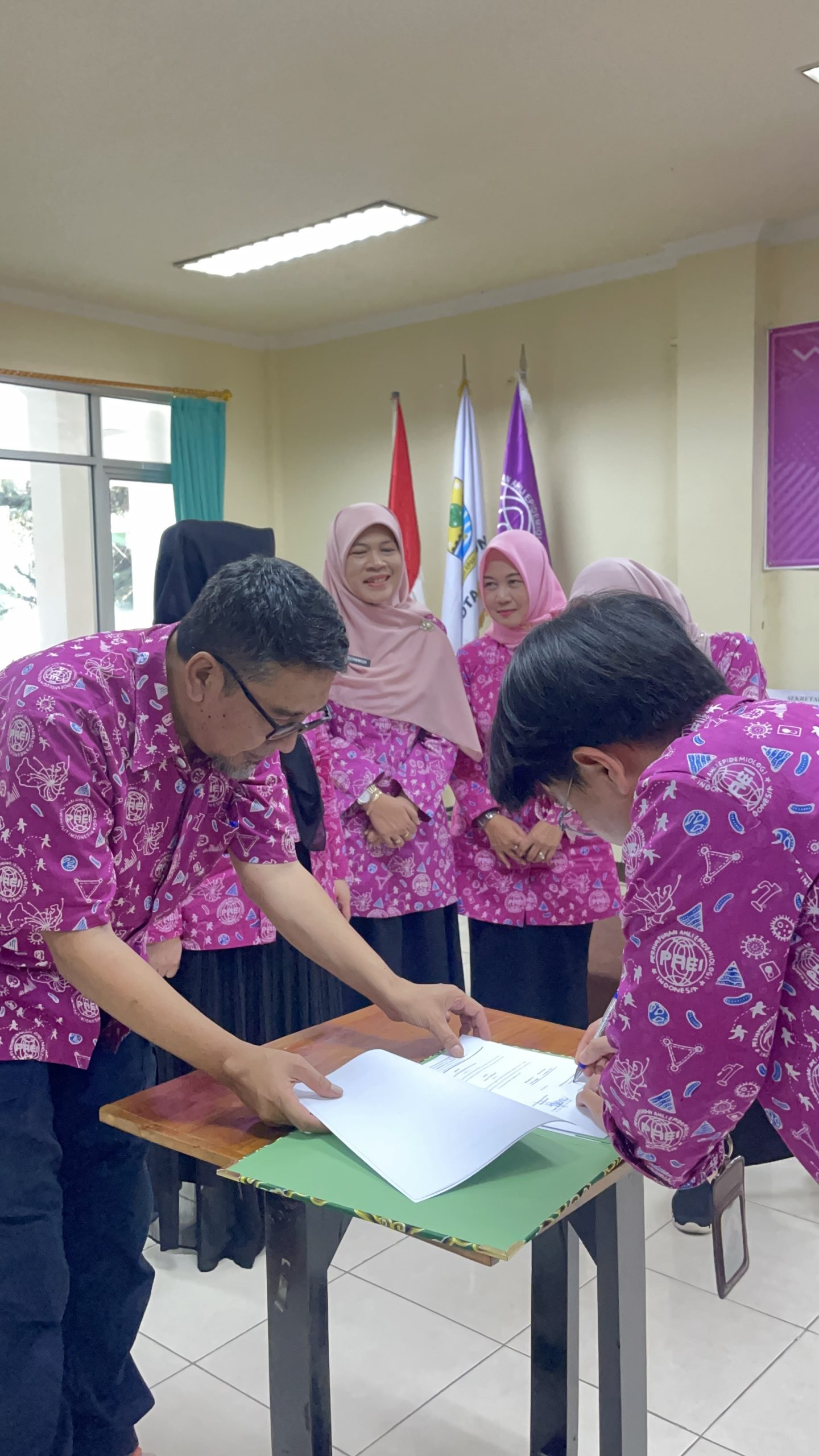 Penandatangan Dokumen SK, Berita Acara dan Anggaran Dasar (AD) – Anggaran Rumah Tangga (ART) PAEI Komisariat Kota Cirebon