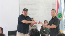 Pemberian Asuransi Untuk Mahasiswa Fahutan UNWIM dari ARGADIKA
