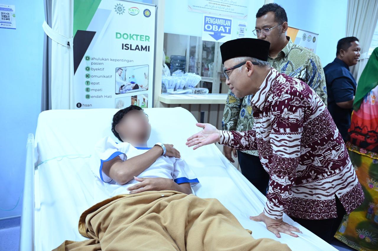 Kemendikdasmen Jenguk Murid