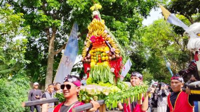 Festival Kampung Adat Cireundeu 2025 Tampilkan Arak-arakan Dongdang dari 15 Kelurahan di Kota Cimahi