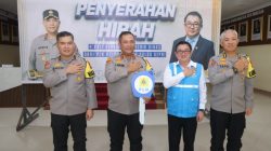 Mendukung Mobilitas Operasional, PT PLN Batam Hibahkan 4 Unit Mobil Listrik Ke Polda Kepri 