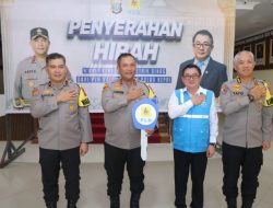 Mendukung Mobilitas Operasional, PT PLN Batam Hibahkan 4 Unit Mobil Listrik Ke Polda Kepri 
