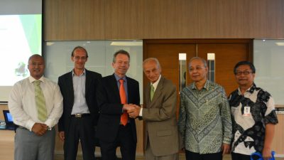 Beserta visiting Professors dari Skandinacia dan Indonesia International Institute for Life Science Kalbe Farma, late Prof. Durry Abdurahman, Prof Jan Sopaheluwakan, Chairman BIG (Badan Info Geospatial) Indonesia.