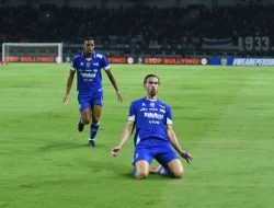 Goal Tunggal Andrew Jung menjadikan Persib Memuncaki Klasemen, menutup laga Tahun 2025