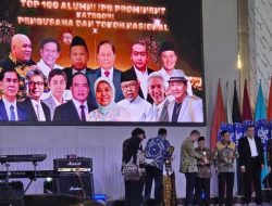 Laksamana Ade Supandi Terima Penghargaan Top 100 Alumni IPB Prominent