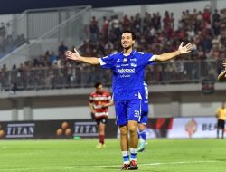 Cetak Gol Fenomenal, Thom Haye Lengkapi Pesta PERSIB di Madura