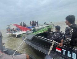 Respon Cepat Lanal Tanjung Balai Karimun Evakuasi Crew Speedboat Srikandi Express Yang Tenggelam Di Perairan laut Karimun 