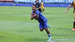 Bandung Dingin, Maung Juara: Beckham Putra Bawa Persib Kembali ke Puncak Klasemen sebagai Juara Paruh Musim!
