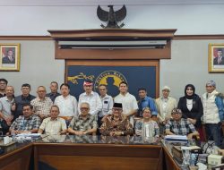 PEWARIS KEBERATAN ATAS PENUTUPAN KEBUN BINATANG BANDUNG/DERENTEN/BANDUNG ZOO