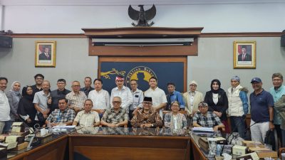 PEWARIS KEBERATAN ATAS PENUTUPAN KEBUN BINATANG BANDUNG/DERENTEN/BANDUNG ZOO