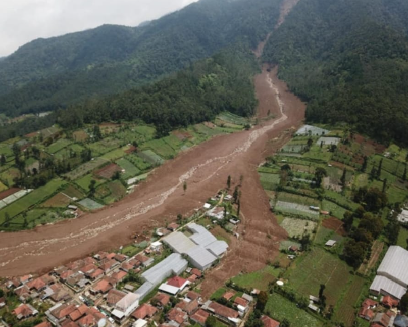 Judul artikel: KENALI WATAK TANAH MENURUT TRADISI LELUHUR SUNDA. Penulis: Ambu Rita Laraswati (Budayawati,seniman, Spiritual)