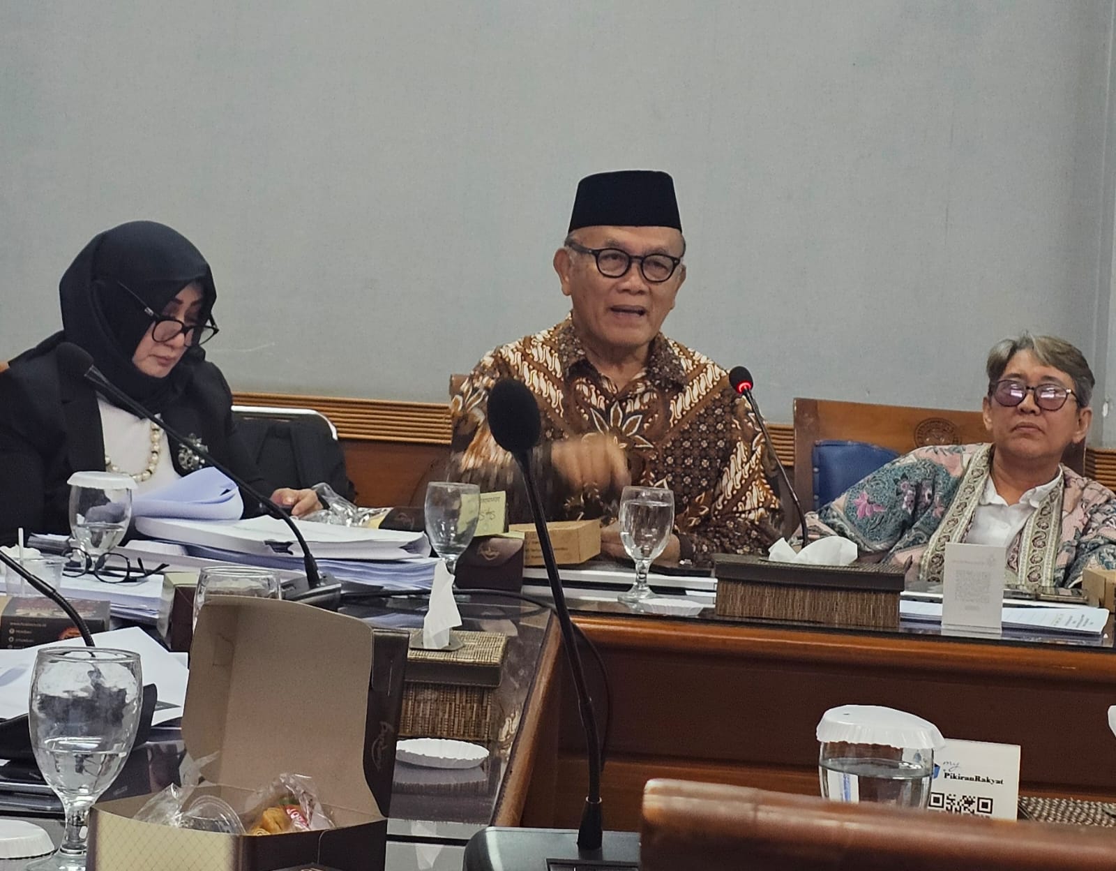 Mayjen TNI (Purn) Dr. Saurip Kadi, saat menyampaikan paparannya atas permasalahan Kebun Binatang Bandung