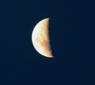 Artikel FASE BULAN SETENGAH GELAP SETENGAH TERANG MENURUT ASTRONOMI, AGAMA DAN BUDAYA SUNDA. Penulis: Ambu Rita Laraswati