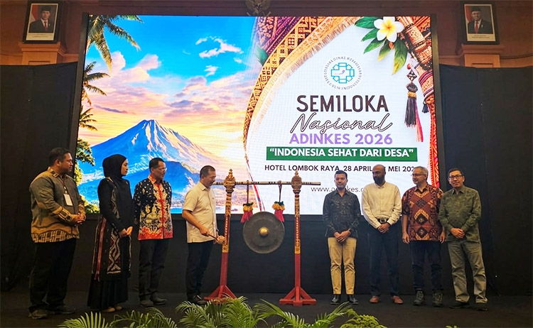 Gubernur NTB Dr. H. Lalu Muhamad Iqbal saat membuka acara Semiloka Nasional Adinkes 2026 dengan tema “Indonesia Sehat dari Desa” di Mataram, Selasa (28/04/2026) - (Sumber: AZM)