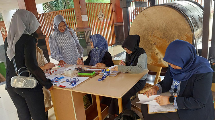 Proses pendaftaran Kegiatan Terapi dan Konsultasi Anak Berkebutuhan Khusus (ABK) yang dilaksanakan oleh RKBM - (Sumber: MajmusSunda News)