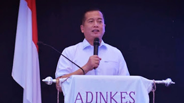 Gubernur Provinsi Nusa Tenggara Barat, Dr. H. Lalu Muhamad Iqbal, S.IP., M.Si., saat menyampaikan kata sambutannya sekaligus membuka acara Semiloka Nasional Adinkes 2026 dengan tema “Indonesia Sehat dari Desa” - (Sumber: AZM)