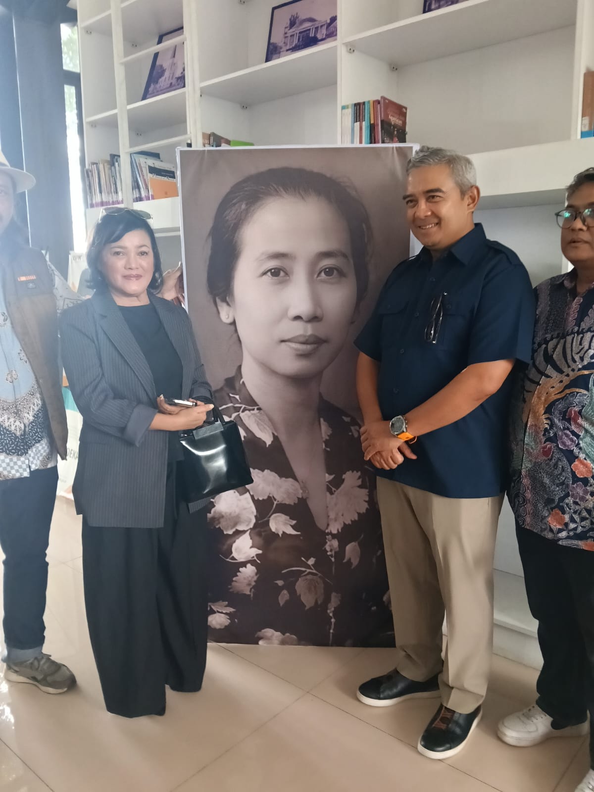 Berita terbaru "PEMBUKAAN PAMERAN MILESTONE KOTA BANDUNG DALAM RANGKAIAN MEMPERINGATI ASIA-AFRIKA." Penulis: Ambu Rita Laraswati 