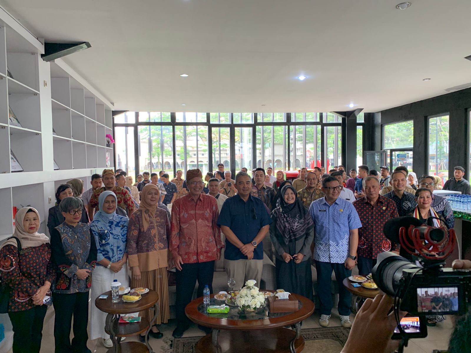 Berita terbaru "PEMBUKAAN PAMERAN MILESTONE KOTA BANDUNG DALAM RANGKAIAN MEMPERINGATI ASIA-AFRIKA." Penulis: Ambu Rita Laraswati