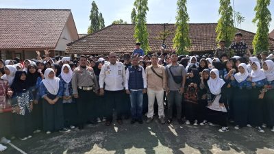 Berita terbaru "PANI dan Satres Narkoba Polres Majalengka Gelar Sosialisasi Antinarkoba di SMPN 1 Kadipaten". Sumber: PANI